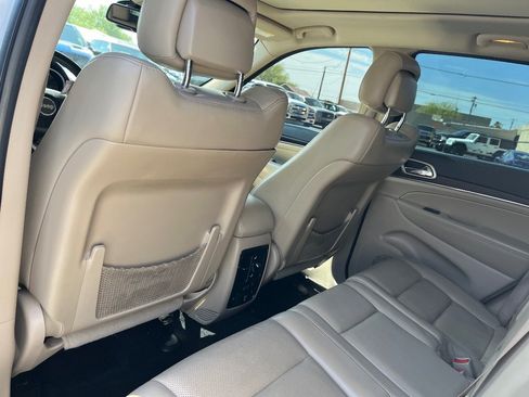 Used 2014 Jeep Grand Cherokee Limited w/ Luxury Group II RWD image 30