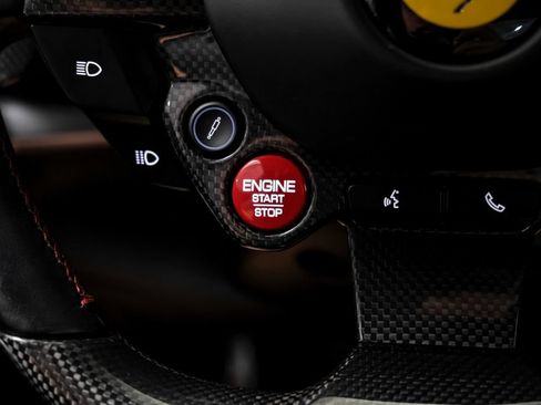 Used 2019 Ferrari 812 Superfast RWD image 22