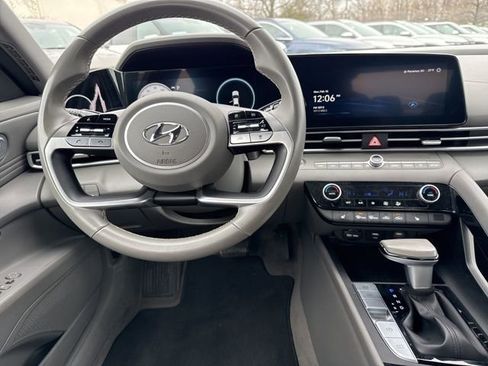 Certified 2023 Hyundai Elantra SEL w/ Convenience Package image 23