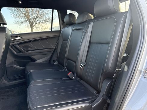 Used 2022 Volkswagen Tiguan SE R-Line image 25