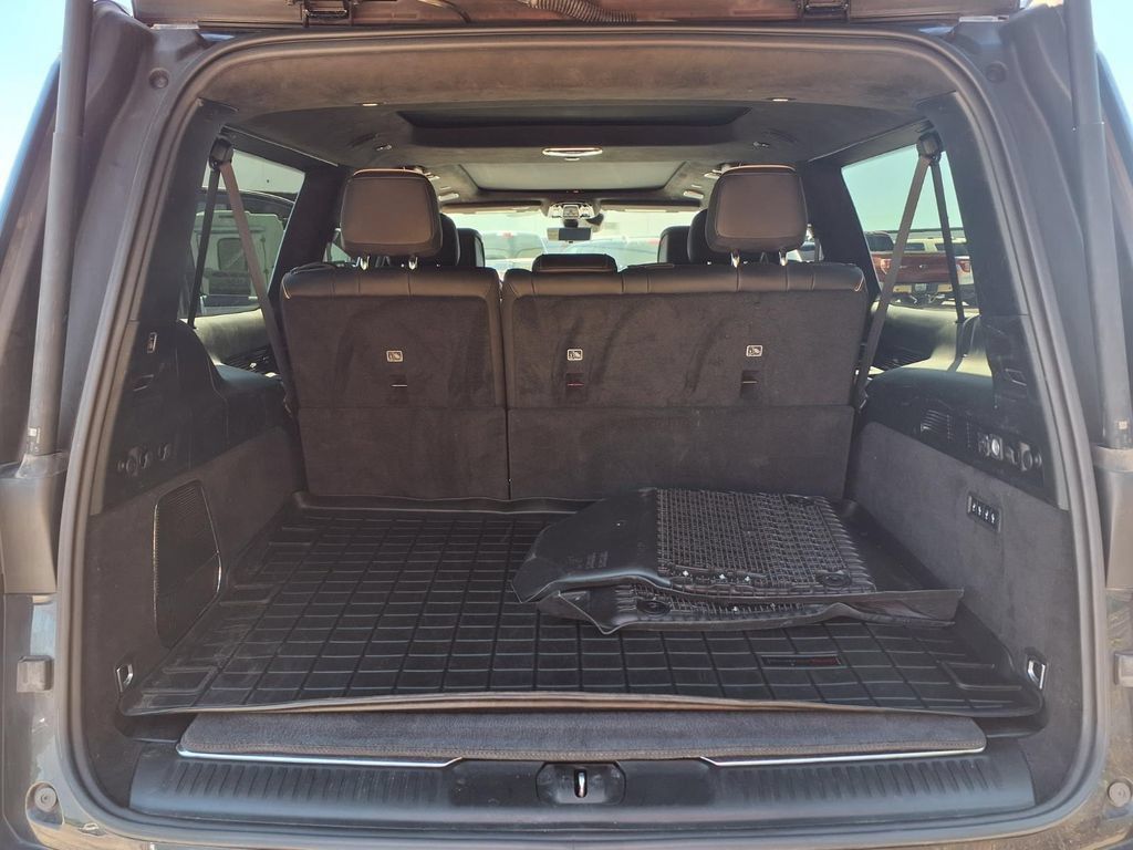 Used 2023 Jeep Grand Wagoneer L Series III w/ Rear Seat Video Group 1 AWD/4WD image 28
