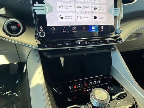 New 2026 Jeep Grand Wagoneer Limited AWD/4WD image 25