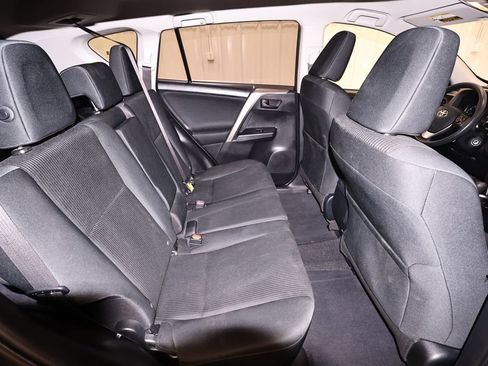 Used 2018 Toyota RAV4 LE w/ Carpet Mat Package AWD/4WD image 17