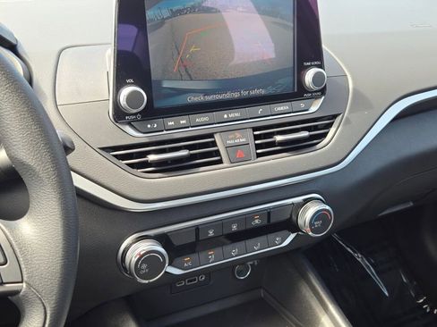 Used 2025 Nissan Altima 2.5 S FWD image 22
