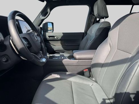 Used 2025 Lexus GX 550 w/ Cold Area Package image 21