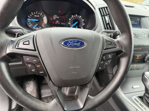 Used 2017 Ford Edge SE image 14