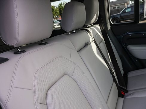 New 2026 Land Rover Defender 110 X-Dynamic SE image 21