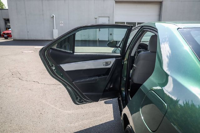 Used 2015 Toyota Corolla LE FWD image 19