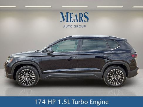 Used 2026 Volkswagen Taos SE FWD image 3