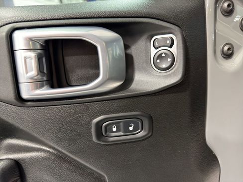 Used 2022 Jeep Wrangler Unlimited Rubicon w/ Xtreme Recon 35" Tire Package image 21