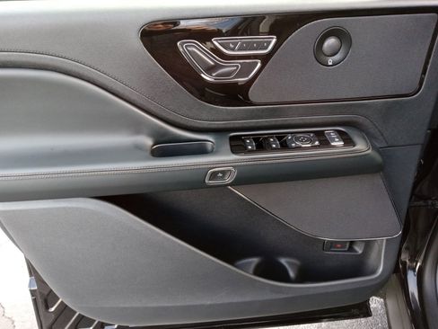 Used 2025 Lincoln Aviator Reserve image 9