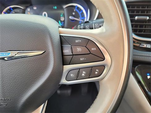 Certified 2020 Chrysler Pacifica Limited w/ Advanced Safetytec Group image 37