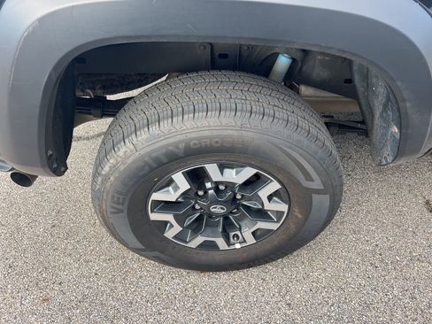 Used 2023 Toyota Tacoma TRD Off-Road image 14