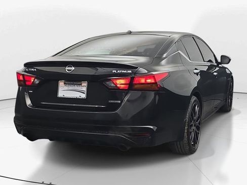 Used 2020 Nissan Altima 2.0 Platinum FWD image 11