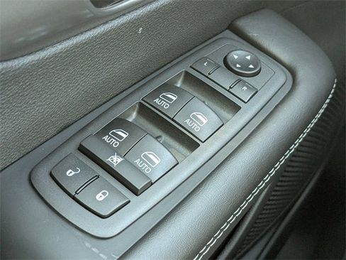 New 2026 Chrysler Pacifica Select image 24