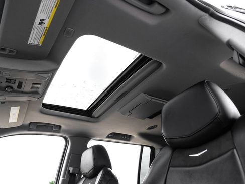 Used 2019 Cadillac Escalade ESV Premium Luxury RWD image 4