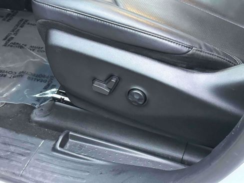 Used 2024 Chrysler Pacifica Limited image 18