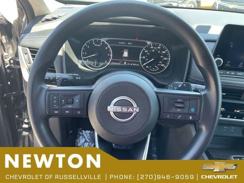 Used 2024 Nissan Rogue SV AWD/4WD image 13
