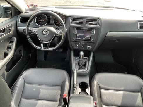 Used 2017 Volkswagen Jetta SE FWD image 14