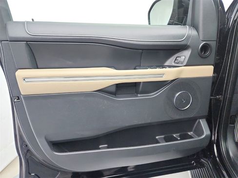 Used 2023 Ford Expedition Limited image 24