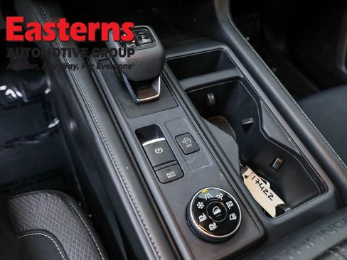 Used 2024 Nissan Pathfinder S image 13