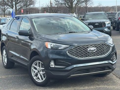 Certified 2023 Ford Edge SEL w/ Convenience Package image 2