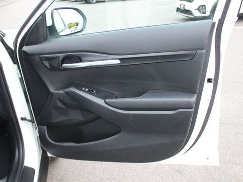 Used 2024 Kia Seltos LX AWD/4WD image 12