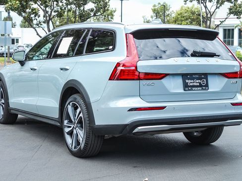 Used 2025 Volvo V60 B5 Cross Country Plus AWD/4WD image 8