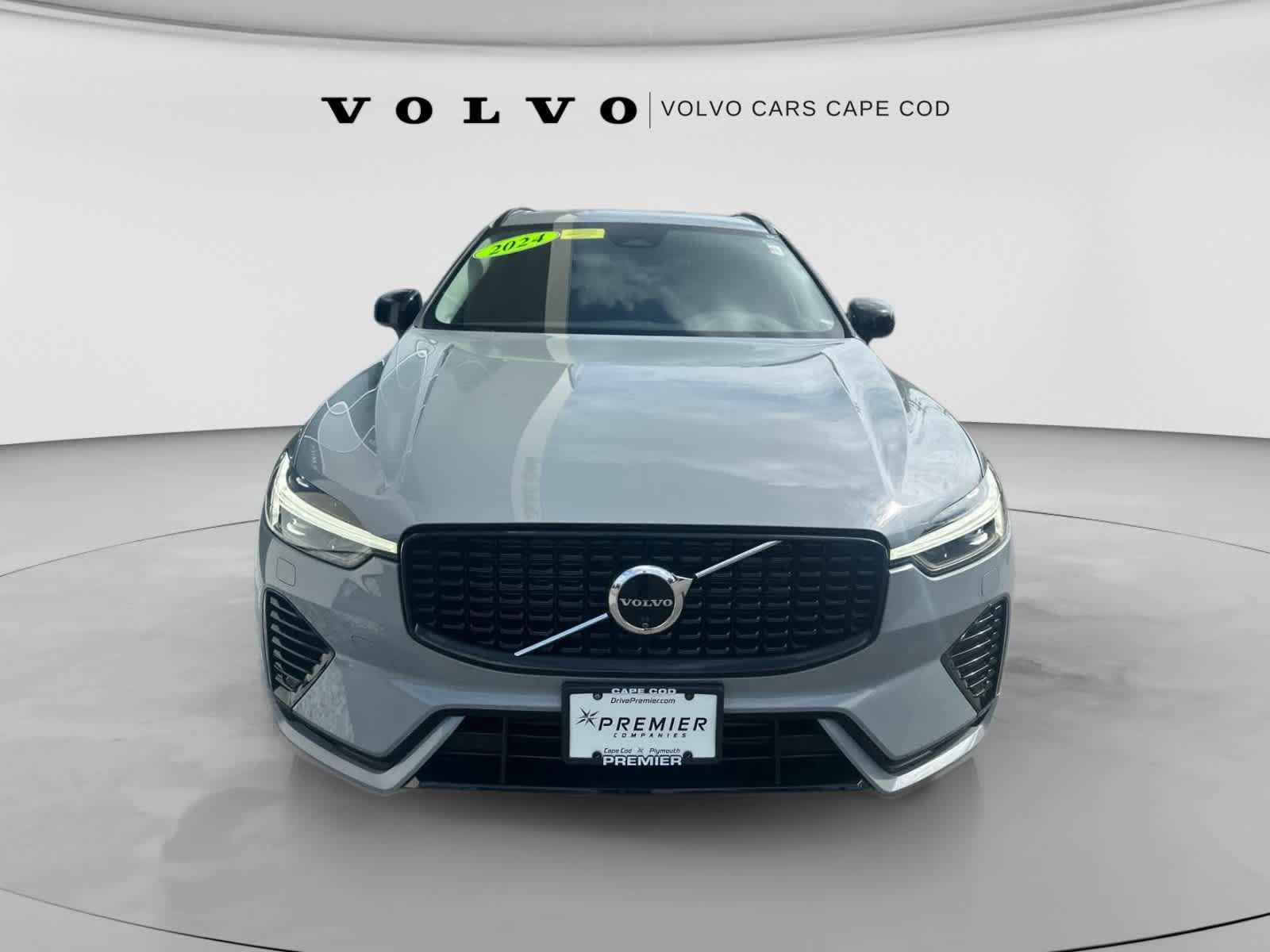 Used 2024 Volvo XC60 T8 Plus w/ Climate Package AWD/4WD image 2