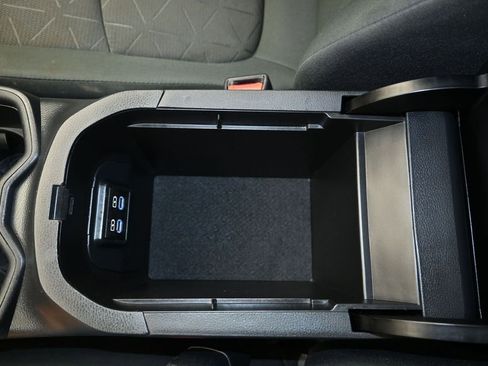 Used 2022 Toyota RAV4 XLE FWD image 18