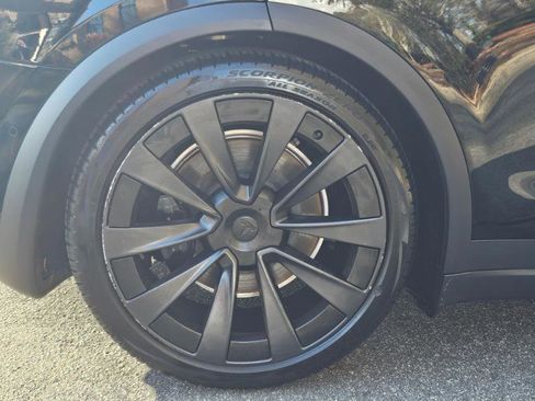 Used 2022 Tesla Model X Plaid image 16