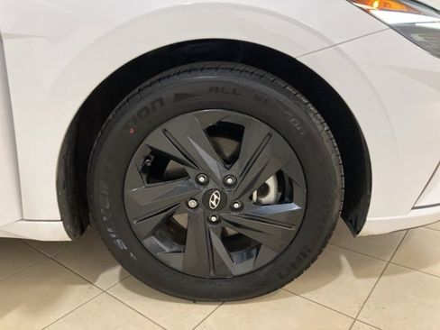 Used 2022 Hyundai Elantra Blue image 28