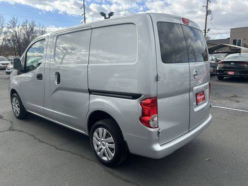 Used 2017 Nissan NV200 SV w/ Back Door Glass Package image 3