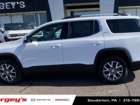 Used 2023 GMC Acadia SLT w/ Preferred Package FWD image 10