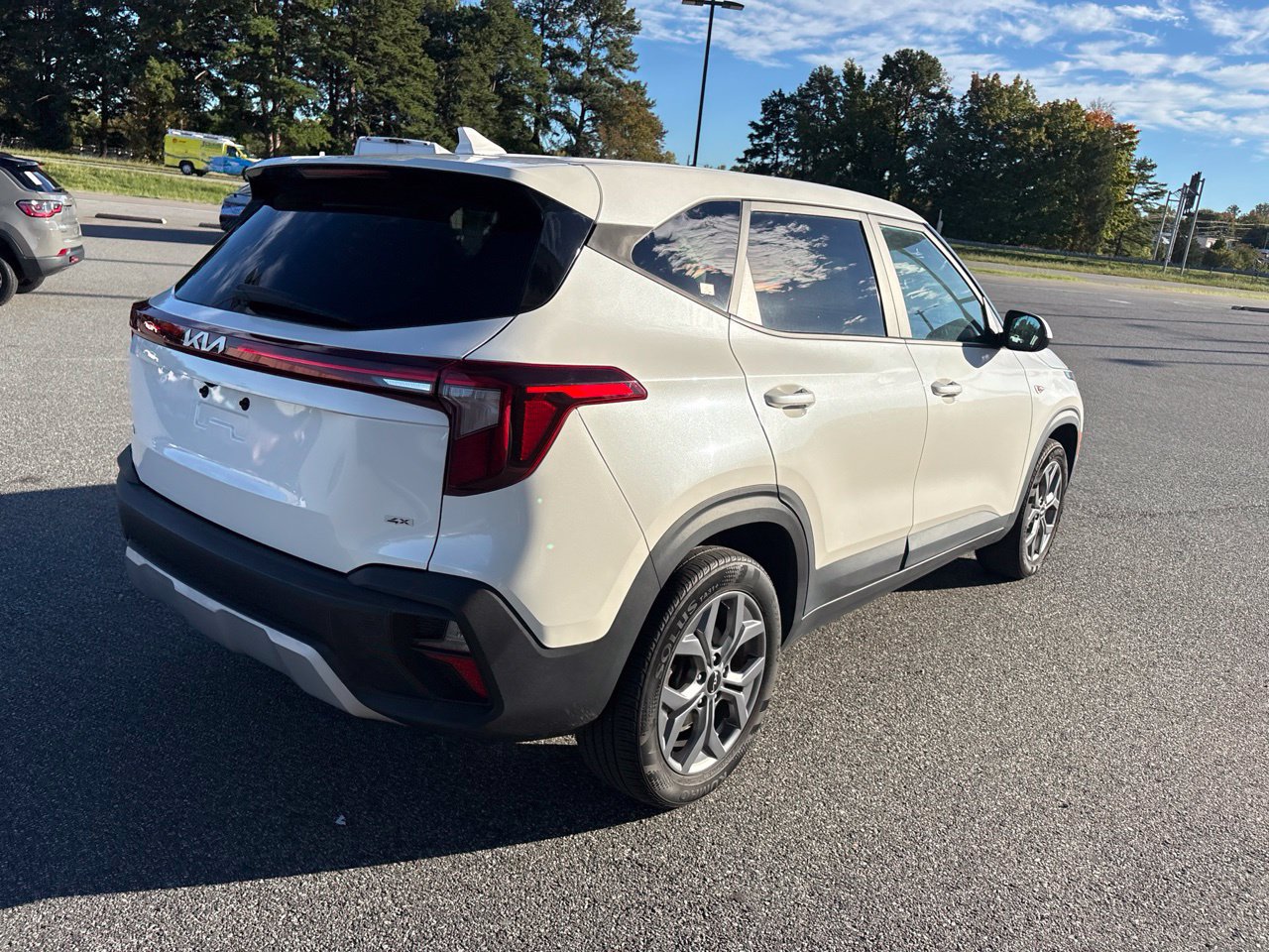 Used 2024 Kia Seltos LX AWD/4WD image 10