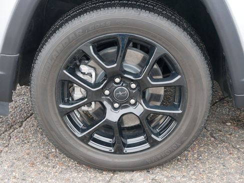 Used 2025 Jeep Compass Latitude w/ Altitude Special Edition image 9