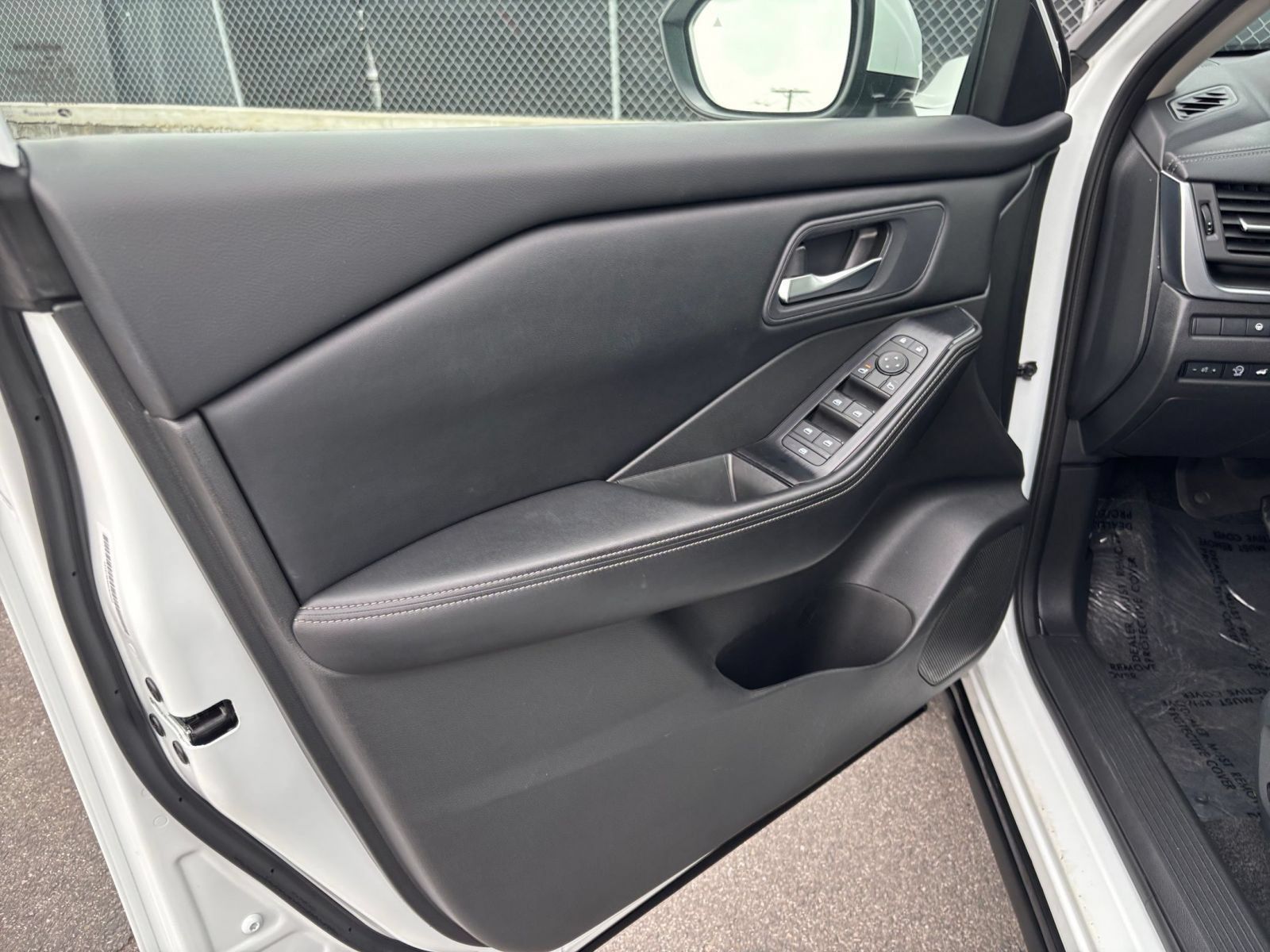 Used 2025 Nissan Rogue SV FWD image 18