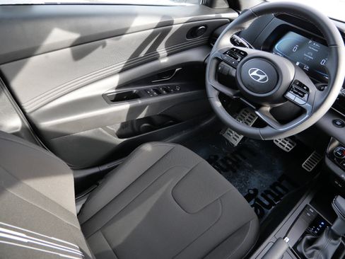 Certified 2025 Hyundai Elantra Sport image 9