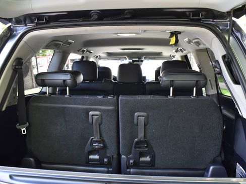 Used 2018 Lexus LX 570 4WD w/ Luxury Package image 17