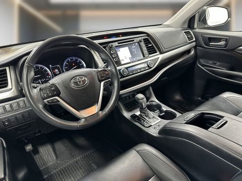 Used 2019 Toyota Highlander XLE image 12