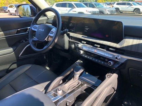 Used 2024 Kia Telluride EX w/ EX Captain's Chair Package FWD image 18