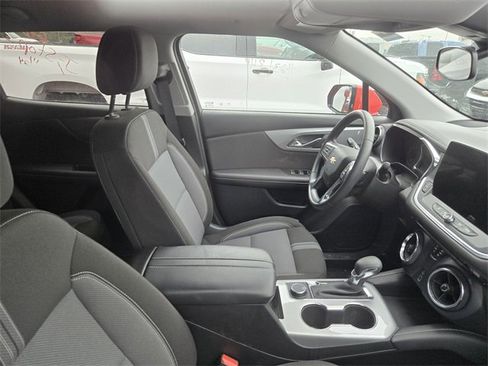 Used 2025 Chevrolet Blazer LT image 2