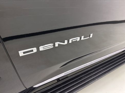 Used 2025 GMC Yukon Denali Ultimate AWD/4WD image 14