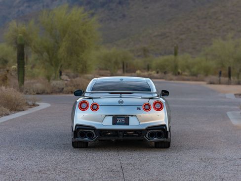 Used 2024 Nissan GT-R Premium w/ Floor Mat Package AWD/4WD image 13