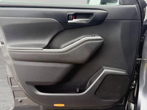 Used 2021 Toyota Highlander XLE image 20