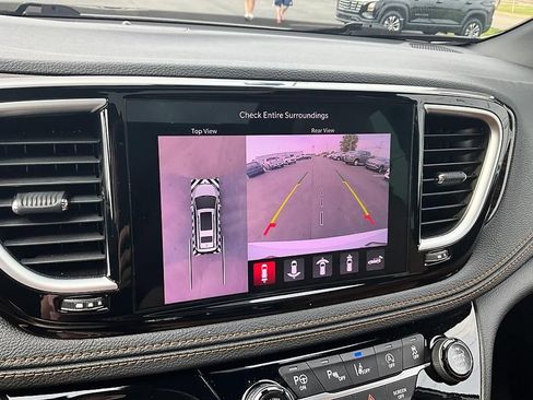 Used 2022 Chrysler Pacifica Pinnacle AWD/4WD image 23