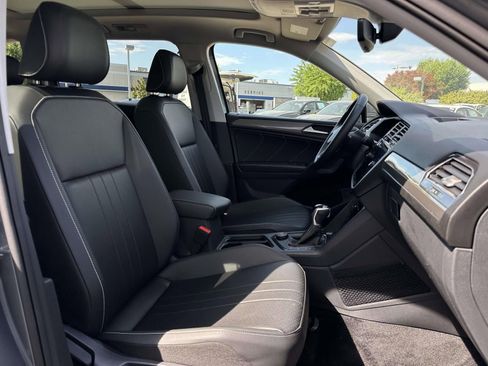 Certified 2024 Volkswagen Tiguan SE image 10