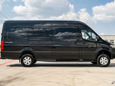 Used 2025 Mercedes-Benz Sprinter 2500 image 15