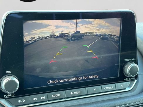 Used 2022 Nissan Rogue S image 27