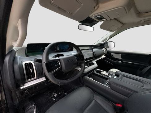 Used 2025 Ford Expedition Max Active AWD/4WD image 9